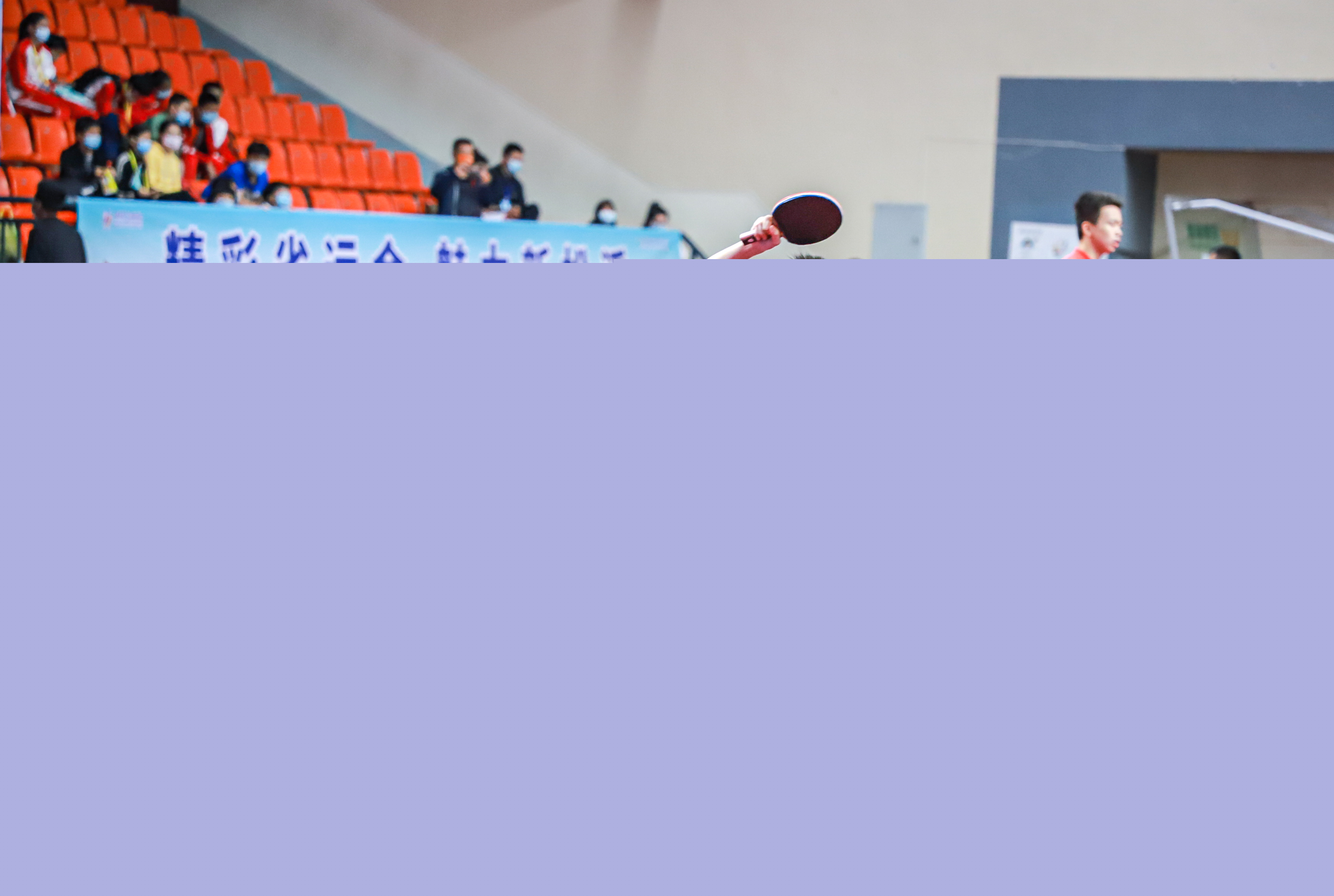 通过引入更 通过引入更